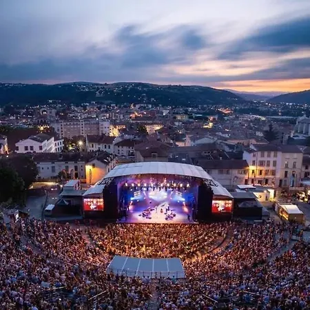 Le Cocon De La Poterne Vue Rhone-5 Pers-proche Jazz A Daire